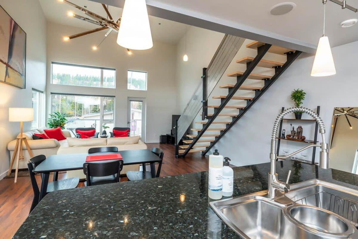 Nn - The Flame - Downtown 1-Bed 2-Bath Villa Whitehorse Bagian luar foto