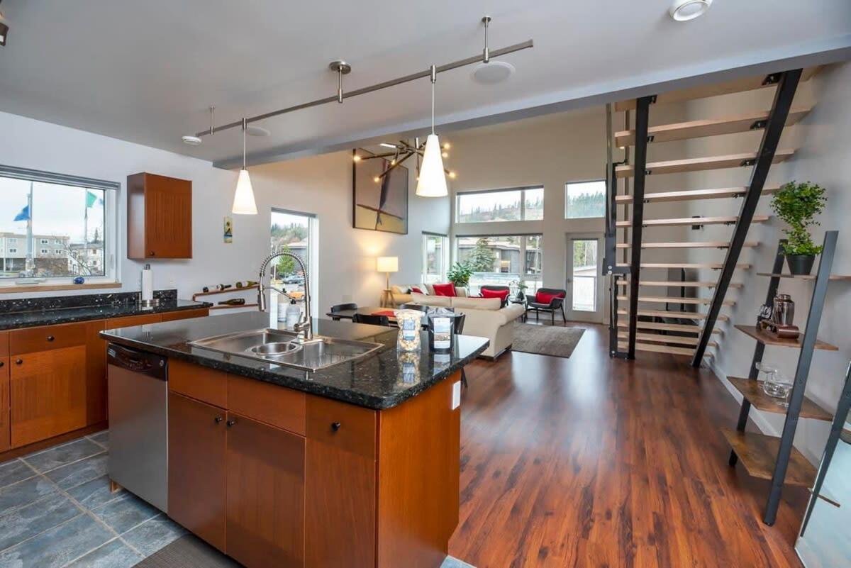 Nn - The Flame - Downtown 1-Bed 2-Bath Villa Whitehorse Bagian luar foto